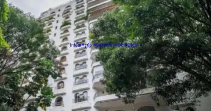 Apartamento 218m², 02 dormitórios (sendo suítes), 01 escritório, 03 banheiros, 02 dormitórios de empregada e 03 vagas de garagem.