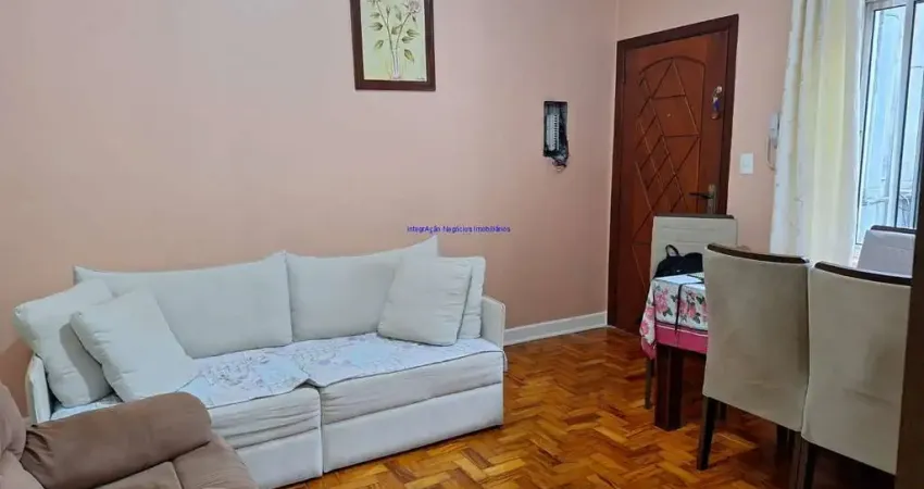 Apartamento arejado, reformado e ensolarado  78m² de área útil, 02 dormitórios e 01 banheiro.  condomínio com portaria.  excelente localização