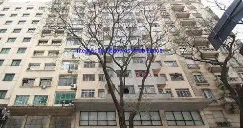 Apartamento 32m², 01 dormitório e 01 banheiro.   Condomínio com segurança e portaria.  Excelente localização
