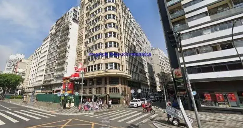 Conjunto Comercial 70m² e 01 banheiro.  Condomínio com Recepção e Portaria.  Excelente localização, á 1 minutos andando para a estação do metrô