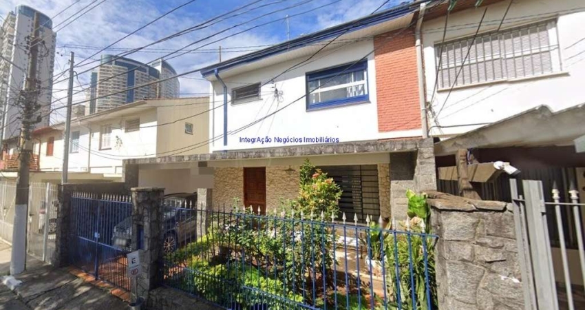 Casa 150m², 03 dormitórios, 03 banheiros e 03 vagas na garagem.  Excelente localização á 8 minutos andando para a estação do metrô Pinheiros