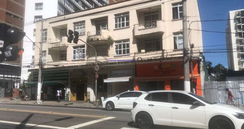 Prédio 1000m², 14 apartamentos e 04 lojas no térreo.  Condomínio com portaria.  Excelente localização entre as Ruas Manuel da Nobrega, Bombeiros