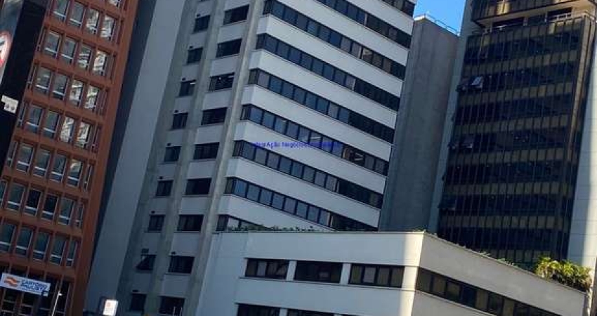 Conjunto Comercial  MOBILIADO 520m², 03 salas, 02 banheiros e 02 vagas na garagem.  Condomínio com recepção e portaria.  Excelente localização