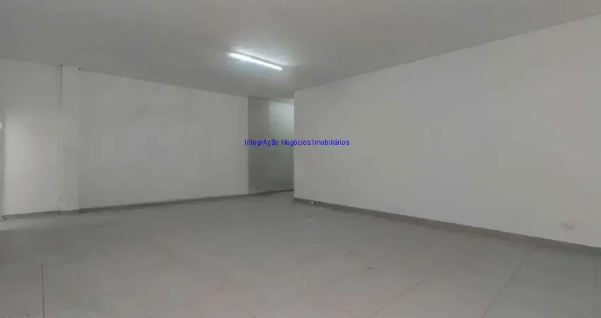 Galpão 480m² e 02 banheiros; O Imóvel possui  Vestiários, Refeitório, Infra estrutura e cabeamento para ar condicionado