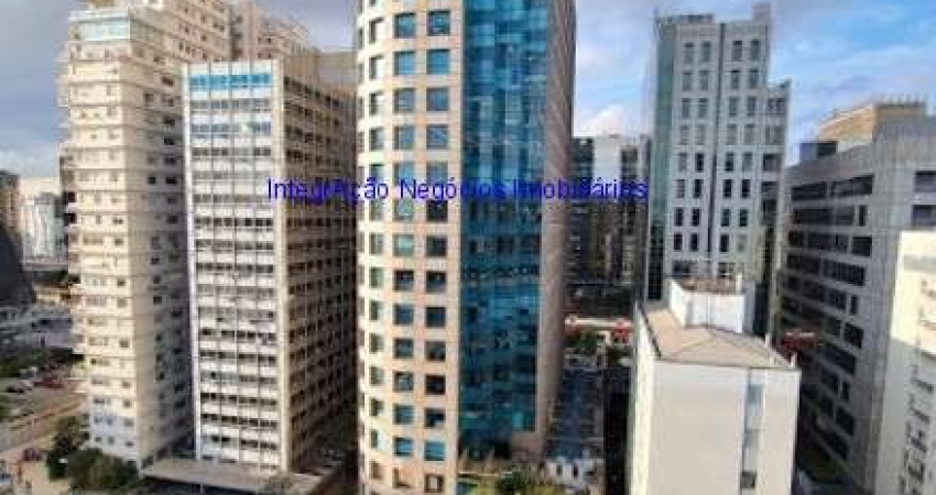 Conjunto Comercial 93,34m², 02 banheiros e 01 vaga na garagem.  Condomínio com recepção e segurança.  Excelente localização