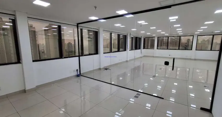 Conjunto comercial 103m², 03 banheiros e 02 vagas na garagem.  condomínio com recepção e segurança 24hrs.  excelente localização