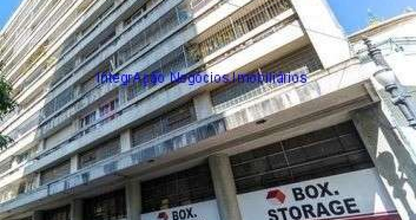 Apartamento Studio 42m², 01 dormitório e 01 banheiro.  Condomínio com portaria, segurança 24hrs.  Excelente localização