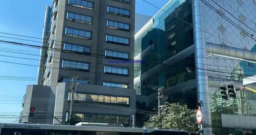 Condomínio com recepção e segurança.  Excelente localização á 5 minutos andando para á estação do metrô Barra Funda; Entre as Ruas Deputado Salvador