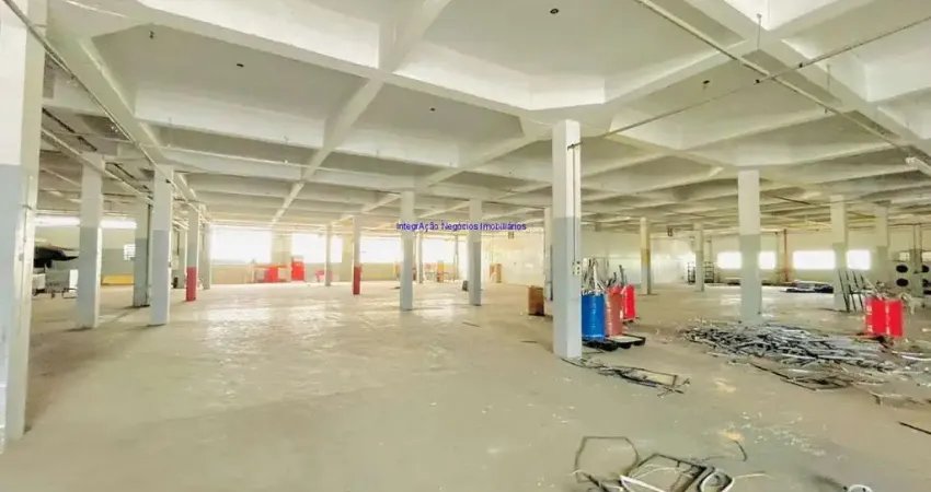 Galpão 2550m², 02 banheiros.  Excelente localização entre as Ruas Doutor Jorge Zaidan e dos Cravos.