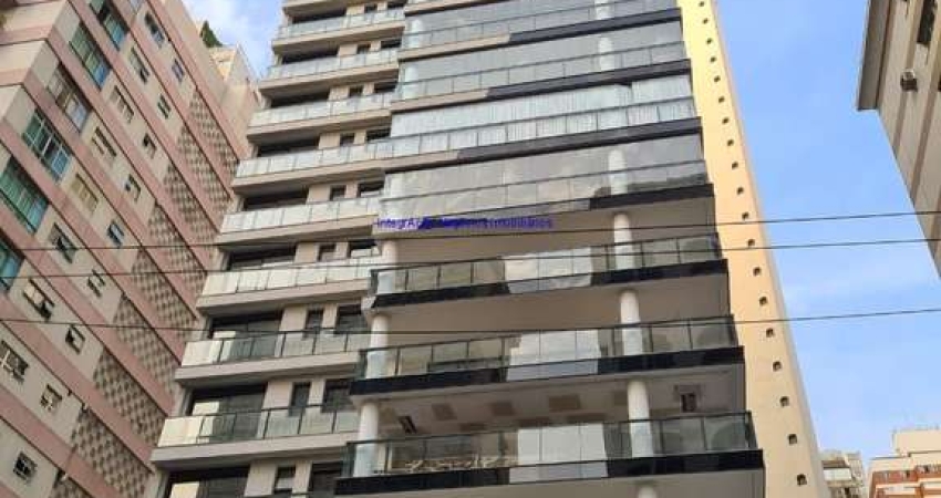 Apartamento 205m², 03 dormitórios (sendo suítes), 04 banheiros e 04 vagas na garagem.  Condomínio com portaria, segurança 24hrs, piscina.