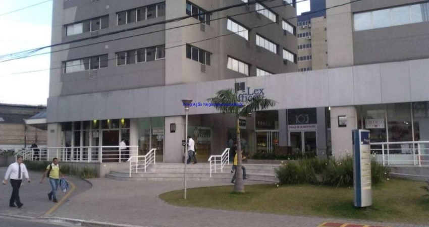 Loja 60m², 01 banheiro, 01 vaga na garagem.  Condomínio com segurança 24hrs.  Excelente localização á 5 minutos andando para a estação do metrô.