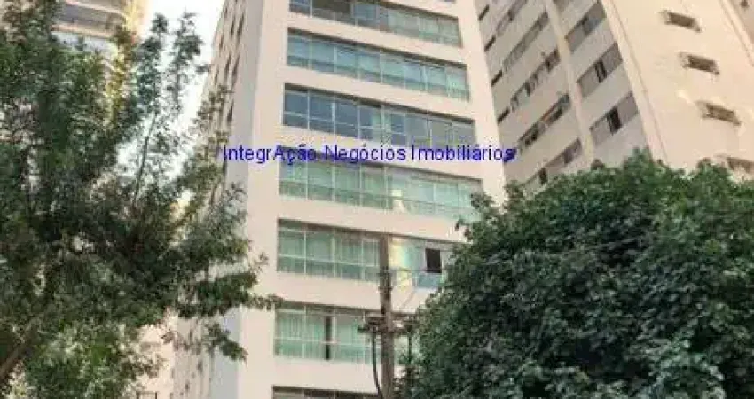 Apartamento 240m², 03 dormitórios (sendo 01 suíte), 04 banheiros e 02 vagas na garagem.  Condomínio com portaria 24hrs e área verde.