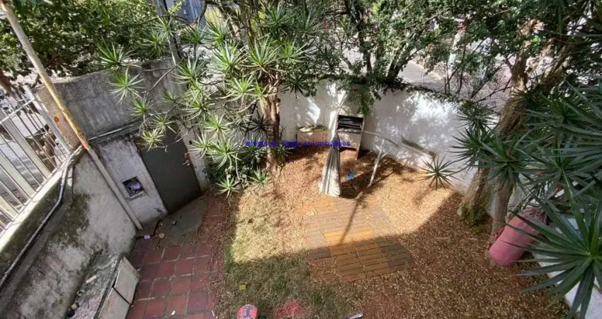 Sobrado Residencial 140m², 03 dormitórios (sendo 01 suíte), 02 banheiros e 01 vaga na garagem.   Excelente localização.
