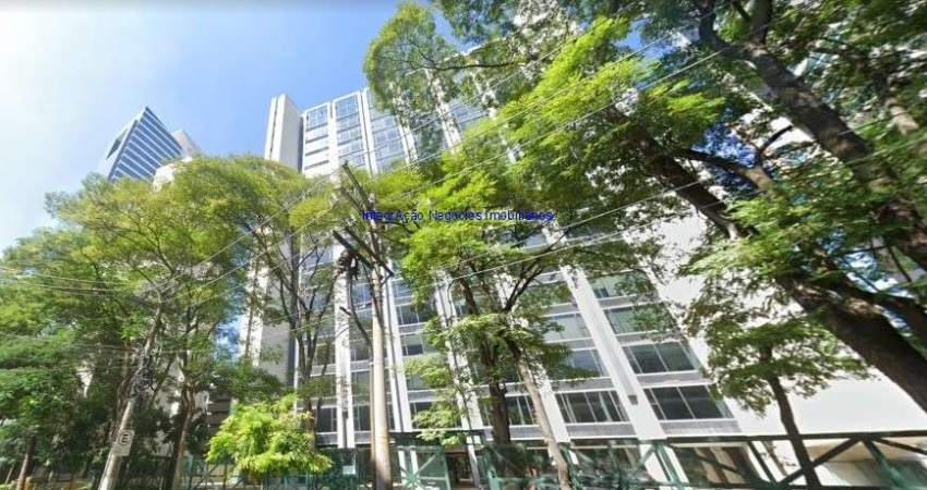 Conjunto Comercial MOBILIADO 151m², 04 salas, 03 banheiros e 04 vagas na garagem.  Condomínio com recepção e segurança 24hrs.  Excelente localização