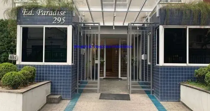 Apartamento Studio 28m², 01 dormitório, 01 banheiro e 01 vaga na garagem.    Condomínio com portaria, segurança 24 horas, salão de festa.