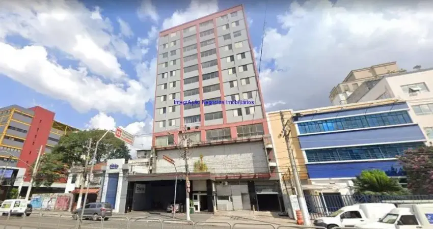 Conjunto Comercial 236m², sala ampla, 04 banheiros, copa e 02 vagas na garagem.  Condomínio com recepção e segurança 24hrs.  Excelente localização.