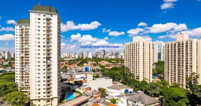 Apartamento 57m², 02 dormitórios, 01 banheiro e 01 vaga na garagem.   Condomínio com portaria 24hrs, piscina e churrasqueira.   Excelente localização