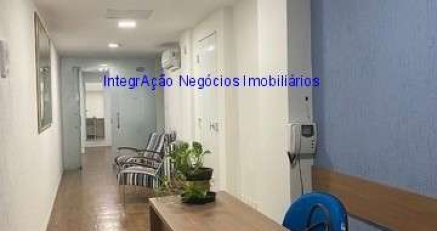 Conjunto Comercial 230m², 05 banheiros e 03 vagas na garagem.    Condomínio com recepção e segurança 24hrs.  Excelente localização.