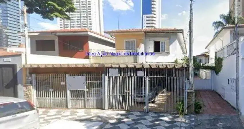 Sobrado Comercial 250m², 03 salas, 01 salão, 01 banheiro e 02 vagas na garagem.   Excelente localização entre as Ruas Conceição de Monte Alegre.