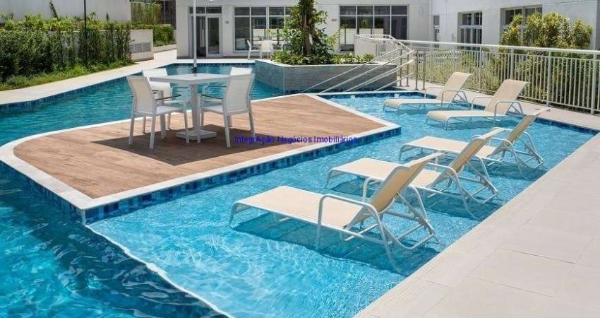 Apartamento MOBILIADO 60m², 01 dormitório(sendo suíte), 02 banheiros e 02 vagas na garagem.  Condomínio com portaria, segurança 24hrs, piscina.