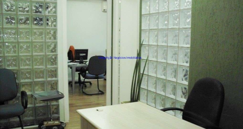 Conjunto Comercial  MOBILIADO 70.70m², 03 salas + recepção, 03 banheiros e 02 vagas na garagem.  Condomínio com recepção e segurança 24hrs.