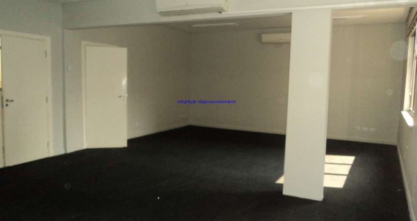 Laje comercial  389m², 03 banheiros e 01 vaga na garagem.  Condomínio com recepção e segurança.  Excelente localização