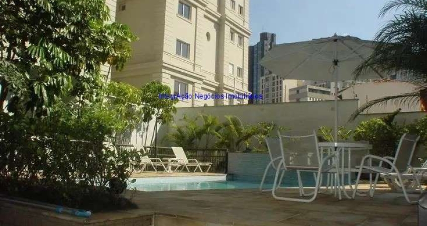 Apartamento 181m², 03 dormitórios (sendo suítes), 05 banheiros e 04 vagas na garagem.  Condomínio com portaria, segurança 24hrs, piscina, salão de fes