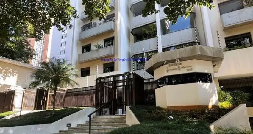 Apartamento 391m², 04 dormitórios (sendo 02 suítes), 05 banheiros e 04 vagas na garagem.    condomínio com portaria, segurança 24hrs, piscina.