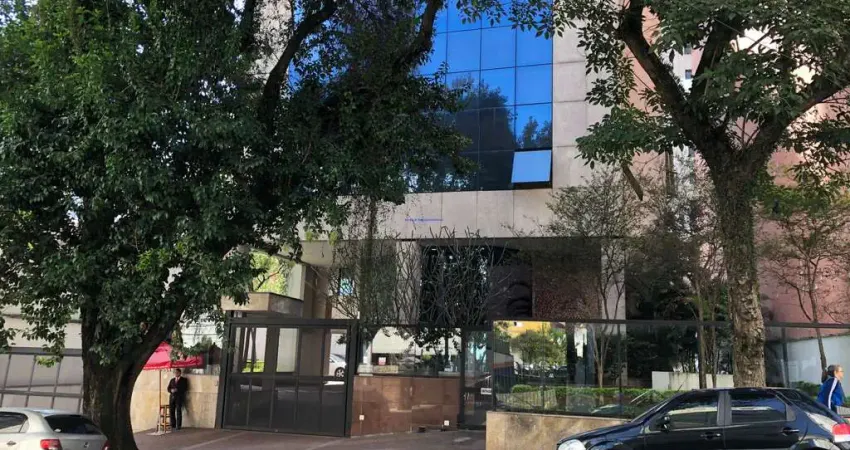 Conjunto Comercial 102m², 03 banheiros e 02 vagas na garagem.    Condomínio recepção e segurança 24hrs.   Excelente localização,
