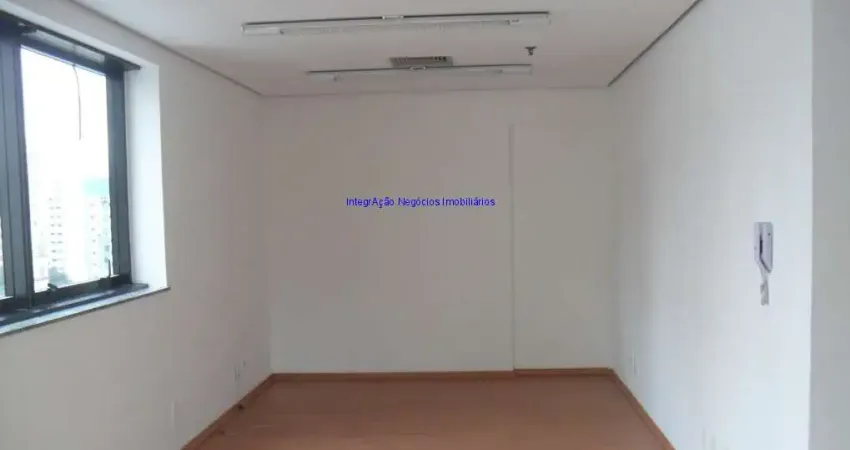 Conjunto Comercial 35m², 02 banheiros e 01 vaga na garagem.   Condomínio com recepção e segurança 24hrs.  Excelente localização