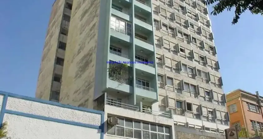 Apartamento 56m², 01 dormitórios e 01 banheiro.   Condomínio com portaria.  Excelente localização á 8 minutos andando para a estação do metrô