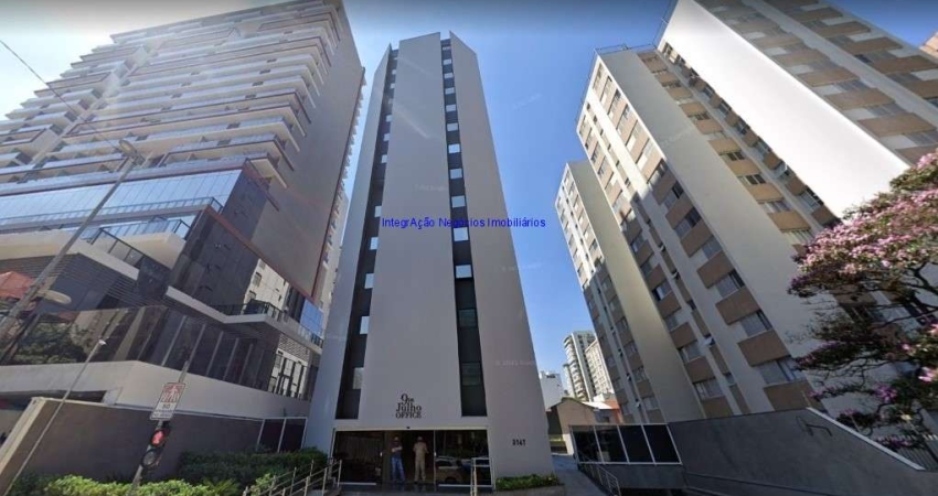 Conjunto Comercial 170m², 02 banheiros e 04 vagas na garagem  Condomínio com recepção e segurança 24hrs.  Excelente localização