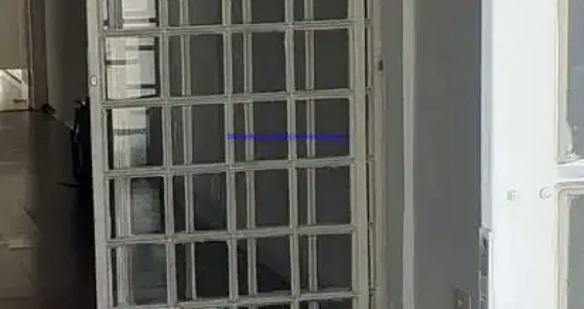 Casa 105m², 03 dormitórios, 04 banheiros e 02 vagas na garagem.  Excelente localização entre as Ruas Boquim, Atimba e Doutor Luís Augusto de Queirós