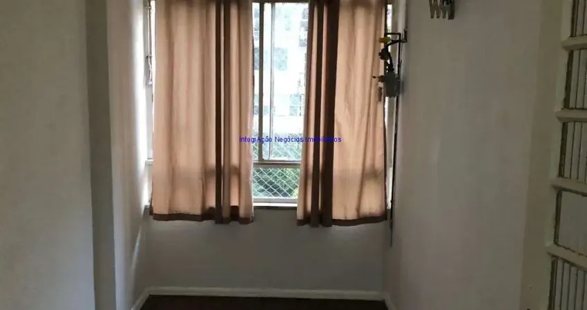 Apartamento 37.10m², 01 dormitório e 01 banheiro.  Condomínio com portaria 24hrs.  Excelente localização á 29 segundos andando para a estação do metrô