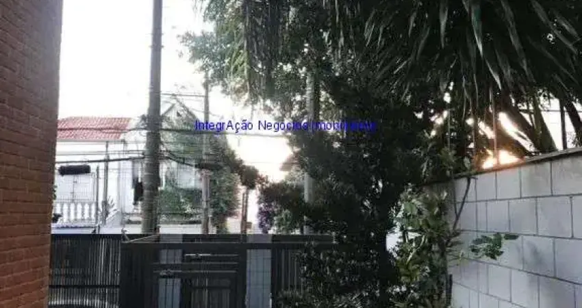 Prédio Comercial 900m², Térreo : 01 recepção com balcão, 01 lavabo, 01 sala de reunião, 01 salão amplo com 02 banheiros, 01 sala com lavabo,