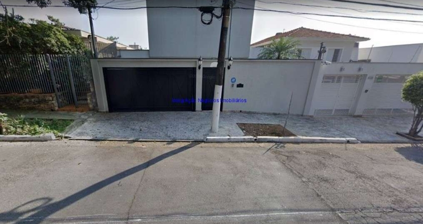 Casa 356m², 03 dormitórios (sendo suítes), 04 banheiros e 04 vagas na garagem.  Excelente localização entre as Alamedas dos Apetupás, Guaicanãs