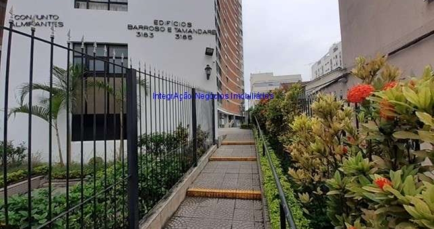 Condomínio com portaria, segurança 24hrs, playground, quadra poliesportiva e jardim.  Excelente localização entre as Ruas dos Bombeiros,