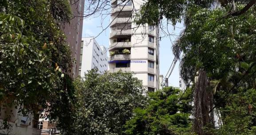 Apartamento 198m², 03 dormitórios (sendo 01 suite), 04 banheiros e 03 vagas na garagem.  Condomínio com Segurança, Portaria, Piscina, Salão de festa