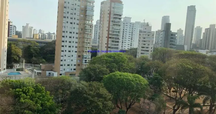 Conjunto Comercial 83m², 01 banheiro e 01 vaga na garagem.  Condomínio com recepção e segurança 24hrs.  Excelente localização entre as Ruas Montesquie