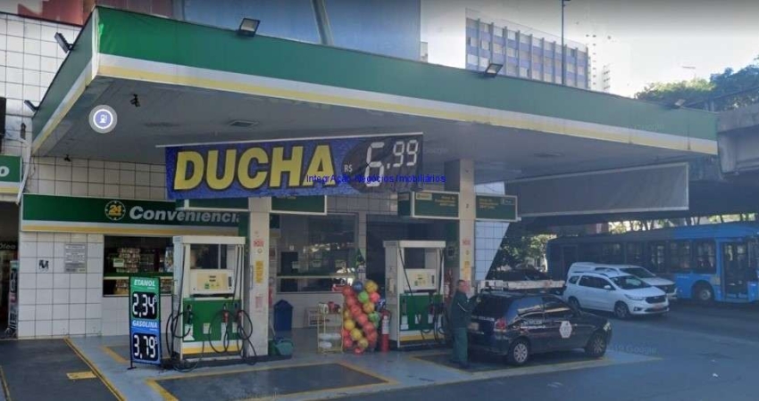 Terreno 450m² construído e 400m² de terreno.    Excelente localização á 4 minutos andando para a estação do metrô Marechal Deodoro; Entre as Ruas Piri