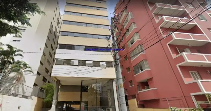 Condomínio com portaria, segurança e recepção.  Excelente localização entre as Alamedas Sarutaiá, Joaquim Eugênio de Lima e Rua José Maria Lisboa.