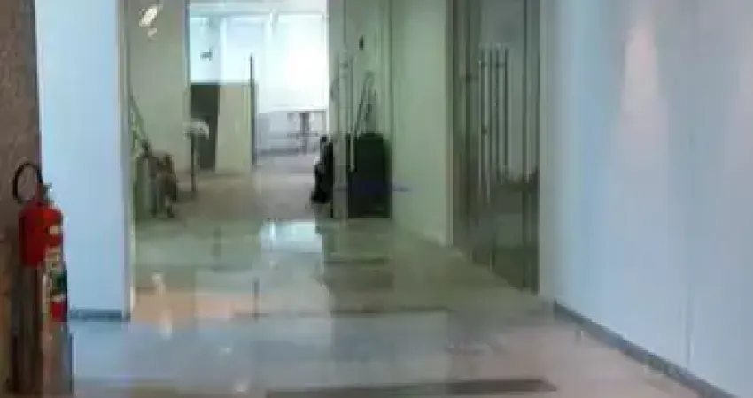Conjunto Comercial 137.38m², 02 banheiros e 03 vagas na garagem.  Condomínio com Recepção e Segurança.