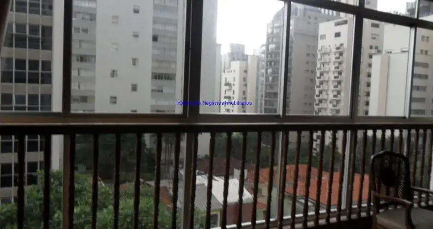 Apartamento 227m², 03 dormitórios (sendo 01 suíte), 03 banheiros e 02 vagas na garagem.  Condomínio com portaria 24hrs e salão de festas.  Excelente