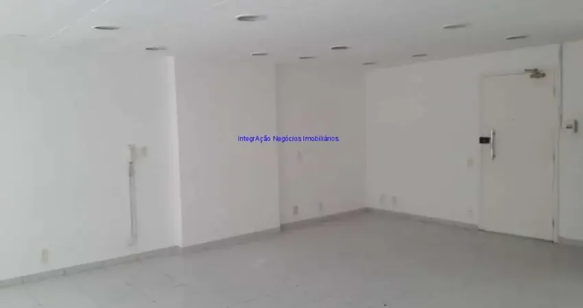 Conjunto Comercial 47m², 01 recepção, mais 03 ambientes e 01 banheiro. Ampla janela de vidro, piso frio, ar condicionado, interfone e lampadas de led.