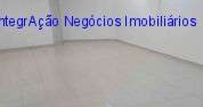 Loja  431m², frente com 5m², pé direito de 5m², piso em porcelanato branco, forro e luminárias novas, porta elétrica, banheiro para deficiente.