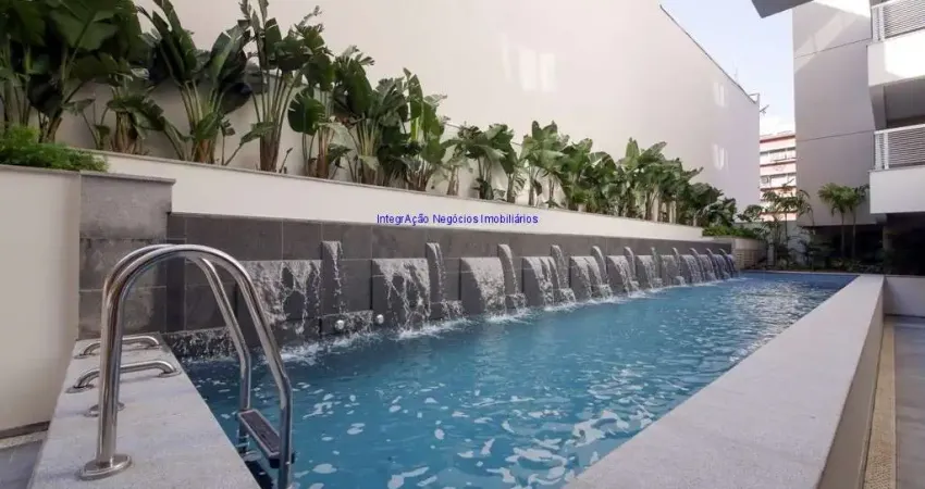 Condomínio com área de lazer completa com sauna, salão gourmet, piscina com raia, academia, sala de jogos e brinquedoteca.