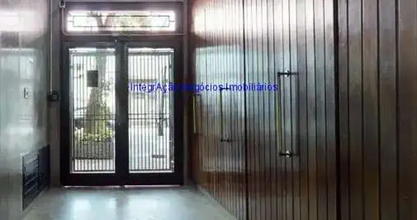 Apartamento 47m², 02 dormitórios e 01 banheiro.  Condomínio com portaria.  Excelente localização á 6 minutos andando para a estação do metrô República