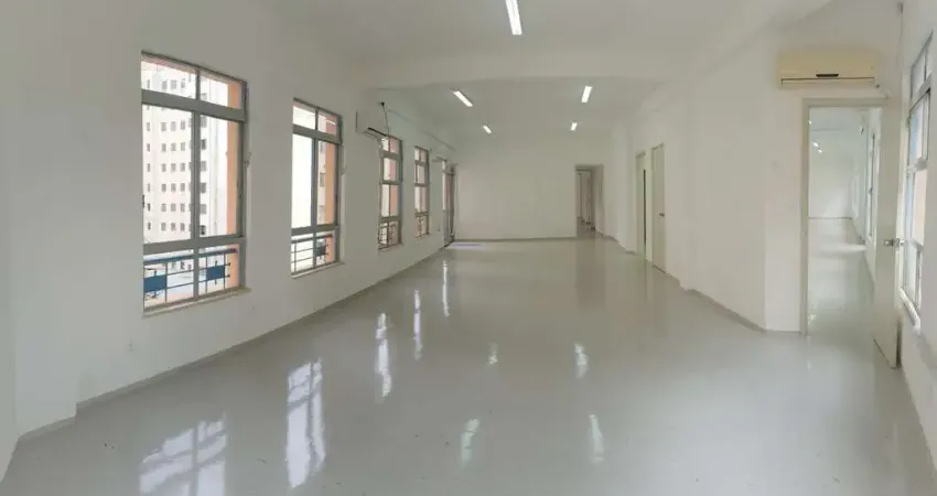 Conjunto Comercial 260m², 02 banheiros. Vão livre, possível de divisões, salas de reunião.   Condomínio com recepção e segurança 24hrs.