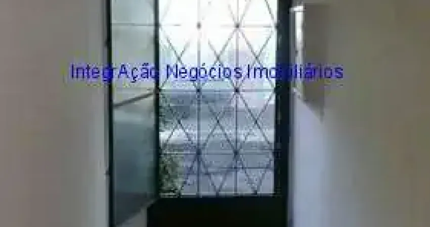 Casa 75m², 02 quartos, 01 banheiro, terraço com área de serviço.   Ótima localização, próximo a estações de metrô como: Sé, Liberdade e Pedro II.