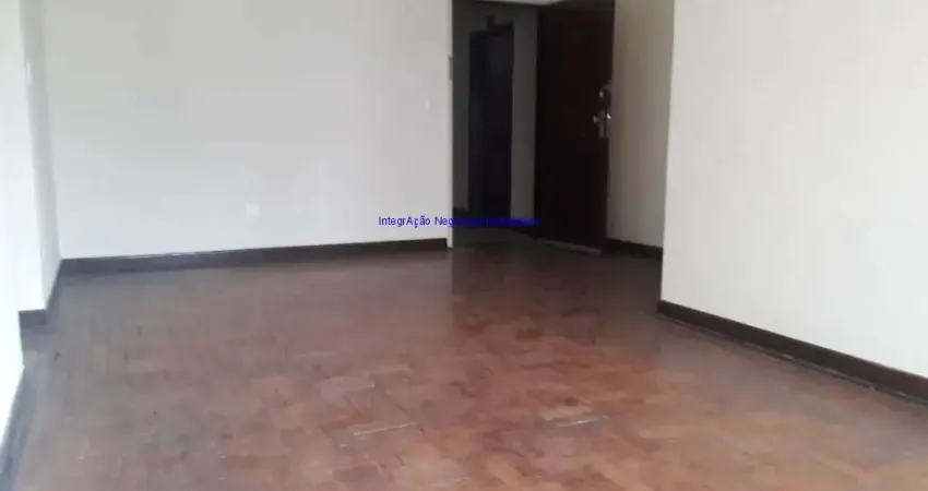 Apartamento 96m² com 3 domitórios e 2 banheiros.  Condomínio com zeladoria e sistema de segurança.  Localizado na Rua Augusta, à 3 quadras da Avenida